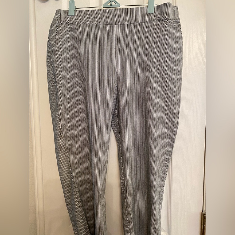 Simply Vera Vera Wang Black and White Striped Capri Pants